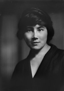 Miss Tama Onuki, portrait photograph, 1919 Sept. 26. Creator: Arnold Genthe.