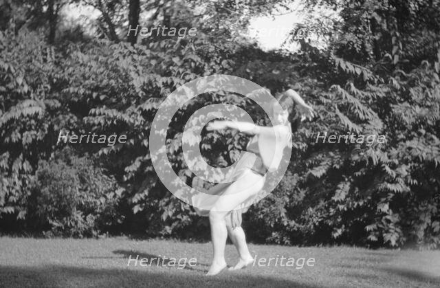 Desha dancing in Port Washington, 1921 Aug. 21. Creator: Arnold Genthe.