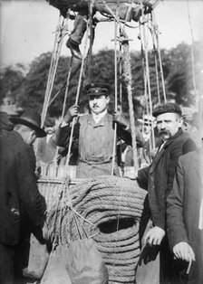 Oscar Erbsloh, ready to go up in balloon, 1916. Creator: Bain News Service.