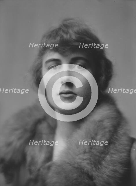 Foote, Dorothy, Miss, portrait photograph, 1917 Mar. 10. Creator: Arnold Genthe.