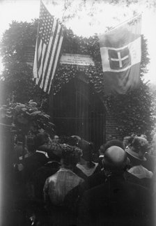 Italian Commission To U.S. - at Tomb of Washington, 1917. Creator: Harris & Ewing.