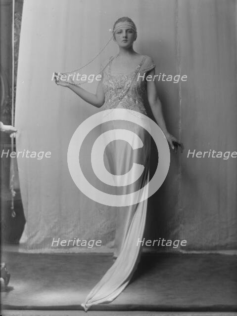 Lucille, portrait photograph, 1917 Aug. 15. Creator: Arnold Genthe.