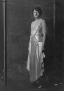 Kelly, C.F., Mrs., portrait photograph, 1917. Creator: Arnold Genthe.