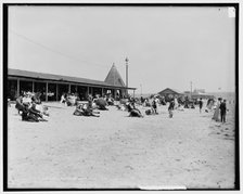 Easton's Beach, Newport, R.I., between 1900 and 1906. Creator: Unknown.