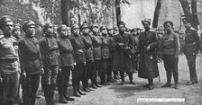 'Les Soubresauts de la Russie; Un bataillon feminin, cree et commande par Mme Botchkareva..., 1917. Creator: Unknown.