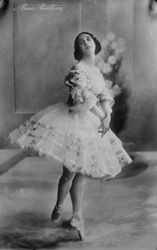 Anna Pavlova, Russian ballerina, 1910s. Artist: Unknown