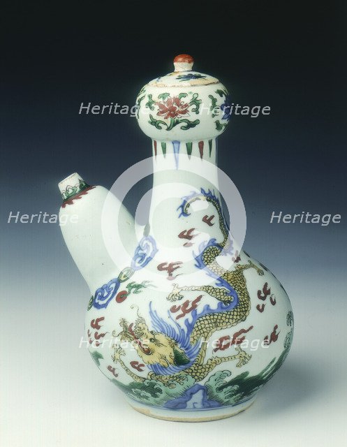 Wucai kendi with dragons, Qing dynasty, early Kangxi period, China, 1662-1683. Artist: Unknown