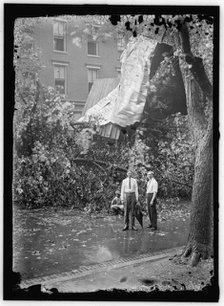 Storm damage, between 1913 and 1918. Creator: Harris & Ewing.