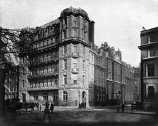 The London (later Royal) Homeopathic Hospital, corner of Queen Square and Great Ormond Street... Creator: Unknown.