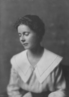 Moulton, Miss, portrait photograph, 1916 Apr. 27/. Creator: Arnold Genthe.