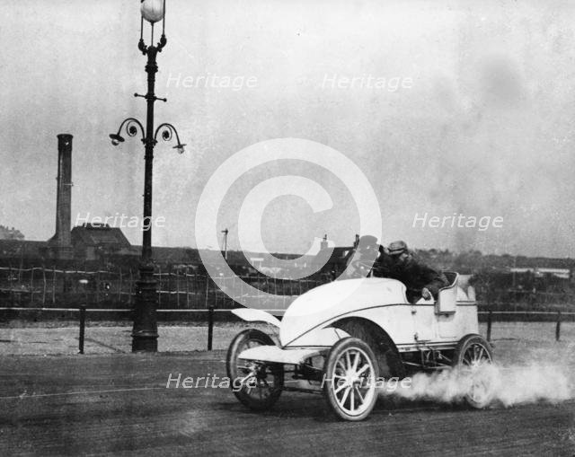 1902 Serpollet Easter Egg steam car at Bexhill. Creator: Unknown.