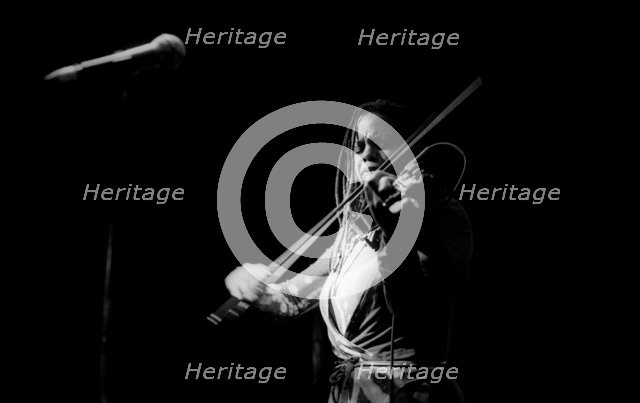 Regina Carter, Ronnie Scott's, Soho, London, October, 2000. Artist: Brian O'Connor.