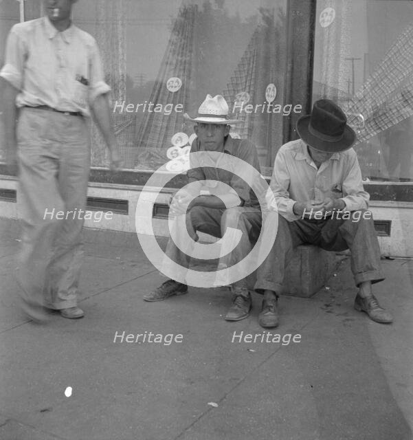 Drought farmers come to town, Sallisaw, Sequoyah County, Oklahoma, 1936. Creator: Dorothea Lange.