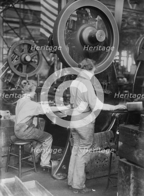 In a Detroit shop, 26 Dec 1917. Creator: Bain News Service.