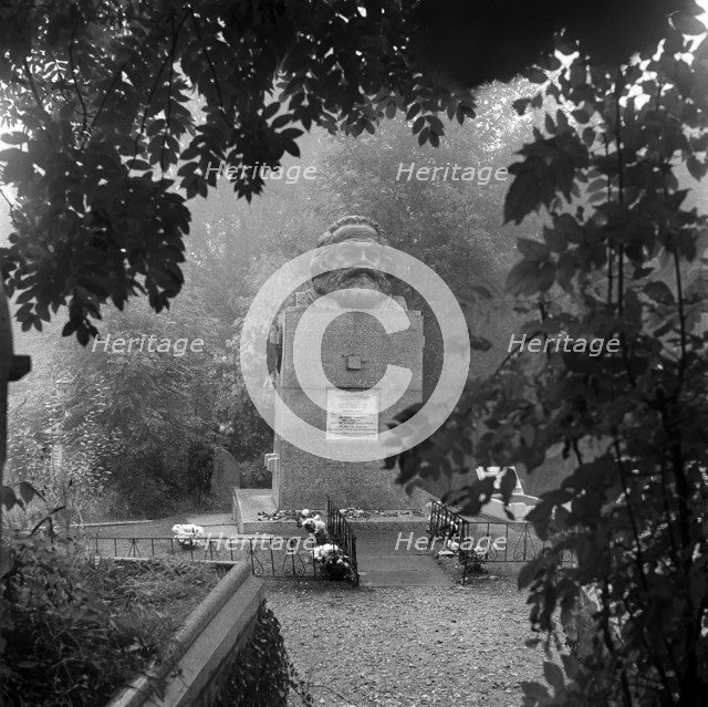 Tomb of Karl Marx, Highgate Cemetery, Hampstead, London, 1954. Artist: John Gay.