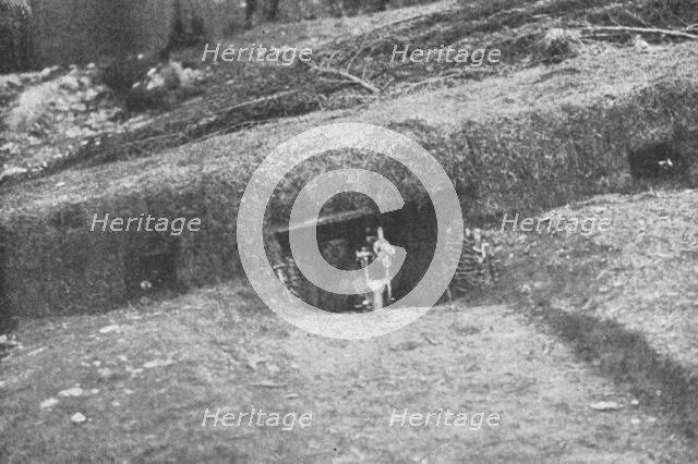 'Sur le front Roumain; mitrailleurs defendant la passe de Predeal', 1916. Creator: Unknown.