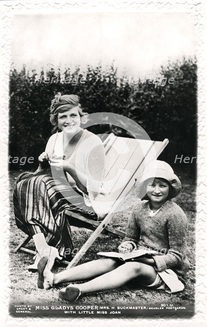 Gladys Cooper (1888-1971), English actress, with her daughter Joan, early 20th century.Artist: Sport & General