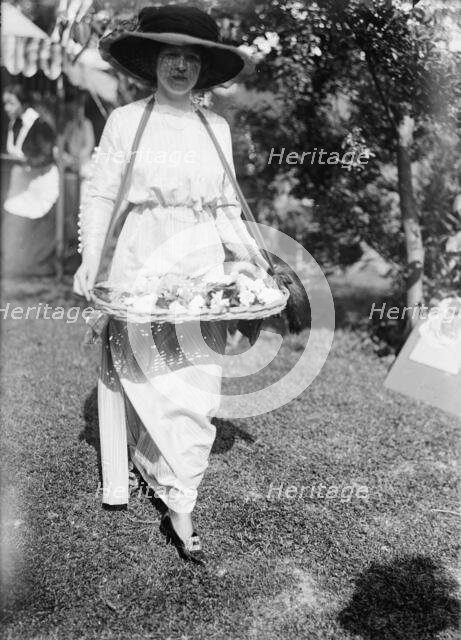 Friendship Charity Fete - Gladys Ingalls, 1913. Creator: Harris & Ewing.