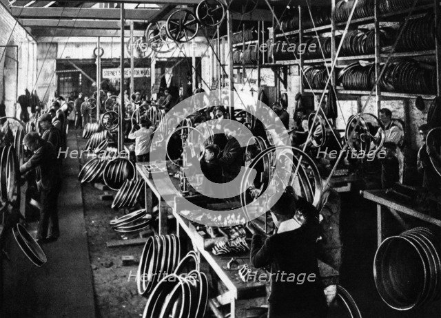 Stepney wheel factory. Artist: Unknown