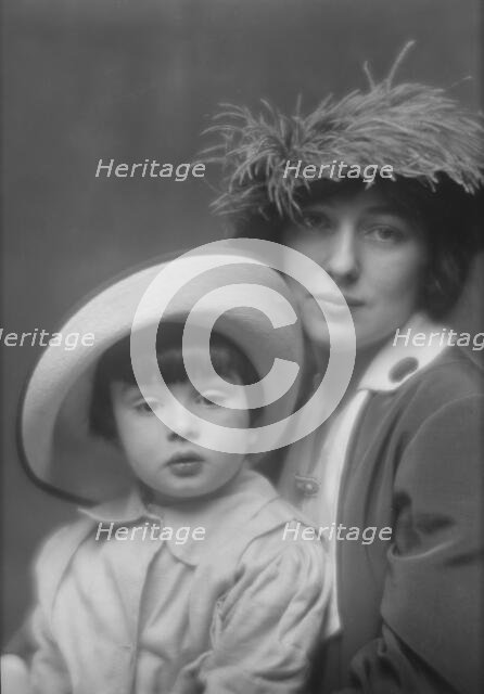 Thaw, Evelyn Nesbit, Mrs., and boy, portrait photograph, 1913. Creator: Arnold Genthe.