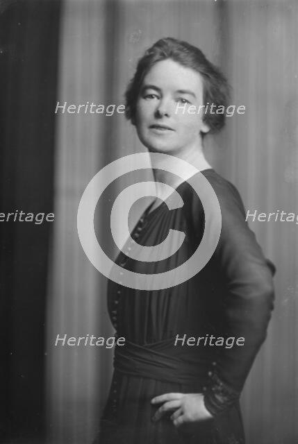 Mrs. Marshall, portrait photograph, 1918 Nov. 23. Creator: Arnold Genthe.