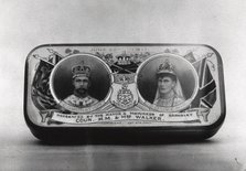 Coronation souvenir tin for Coronation of George V, 1911. Artist: Unknown