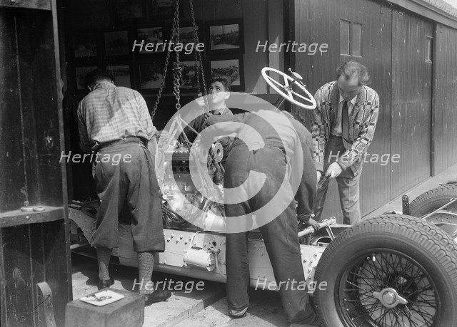 Working on Raymond Mays' Vauxhall-Villiers, c1930s. Artist: Bill Brunell.