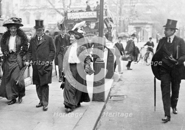Two suffragettes with Herbert Asquith, c1910. Artist: Unknown