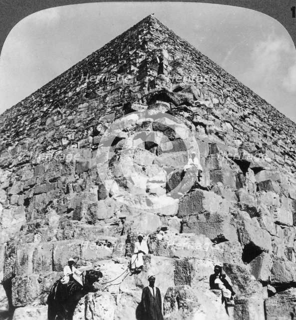 'Looking up the northeast corner of the Great Pyramid, Egypt', 1905.Artist: Underwood & Underwood