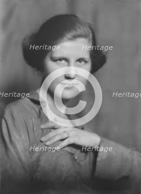 Miss Aurelia Word, portrait photograph, 1918 Apr. or May. Creator: Arnold Genthe.