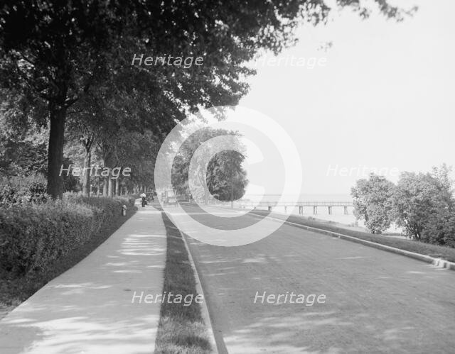 Lake road, Grosse Pointe, Mich., c.between 1910 and 1920. Creator: Unknown.