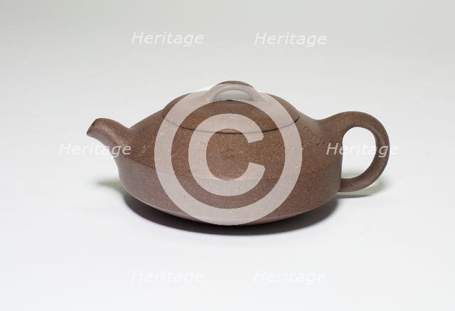 Teapot, Qing dynasty (1644-1911), 18th century. Creator: Unknown.