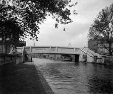 A footbridge over the Grand Union Canal at Formosa Street, Paddington, London, 1914. Artist: Bedford Lemere and Company