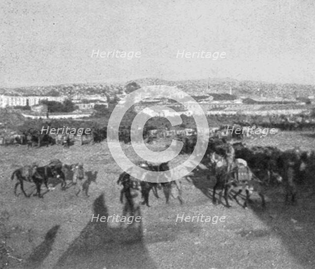 'Les premiers contingents Franco-Anglais a Salonique; Les mitrailleuses transportees..., 1915 (1924) Creator: Unknown.