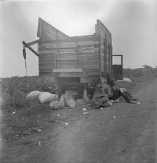 Cotton pickers' lunchtime, near Corpus Christi, Texas, 1936. Creator: Dorothea Lange.