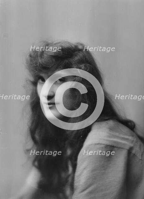 Bradley, Ruth, Miss, portrait photograph, (1916?). Creator: Arnold Genthe.