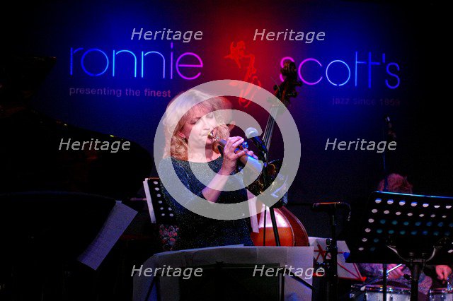 Sue Richardson, Ronnie Scott's, Soho, London, 5th June 2016. Artist: Brian O'Connor.