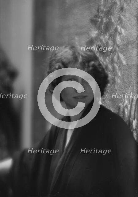 Ormeston, Leslie, Miss, portrait photograph, 1913 Feb. 4. Creator: Arnold Genthe.