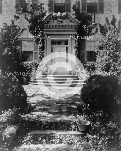 "Chatham," Colonel Daniel Bradford Devore house, 120 Chatham Lane, Fredericksburg, Virginia, (1927?) Creator: Frances Benjamin Johnston.