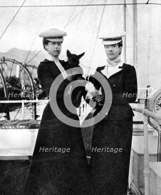 Queen Alexandra (1844-1925) with her daughter Princess Victoria (1868-1935). 1908.Artist: Queen Alexandra