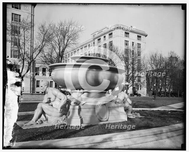 Fountain, USA?, between 1910 and 1920. Creator: Harris & Ewing.