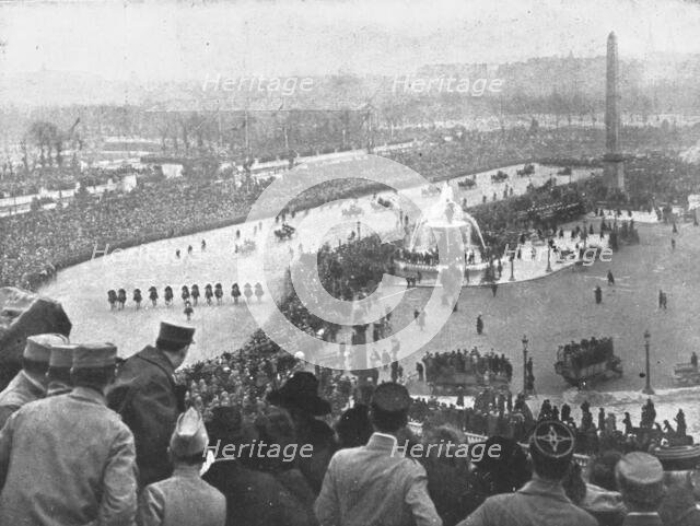 'Les chefs d'etat Allies a Paris; Defile sur la place de la Concorde, le 14 decembre, des..., 1918. Creator: Unknown.