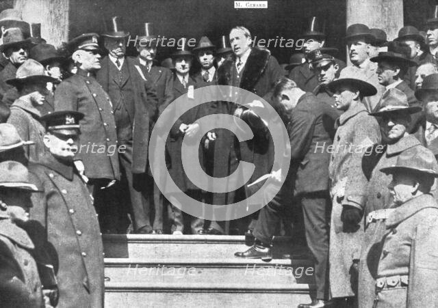 'Les collaborateurs du president Wilson; La receptiona l'Hotelde Ville de New-York de M.J.W..., 1917 Creator: Unknown.
