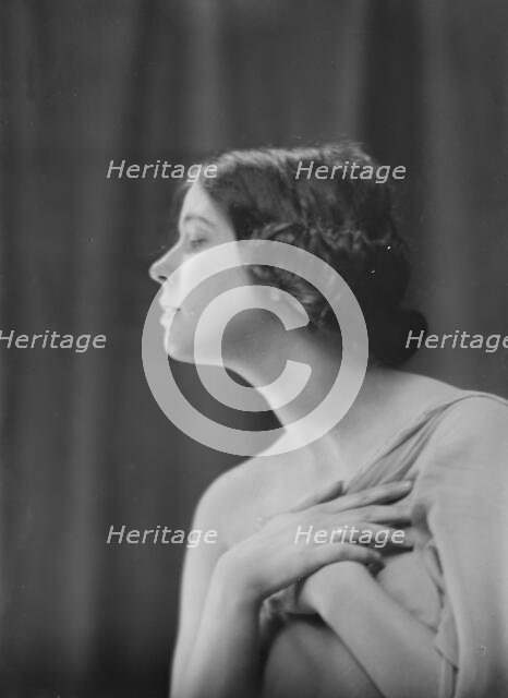 Miss Arline Graham, portrait photograph, 1918 Mar. or Apr. Creator: Arnold Genthe.