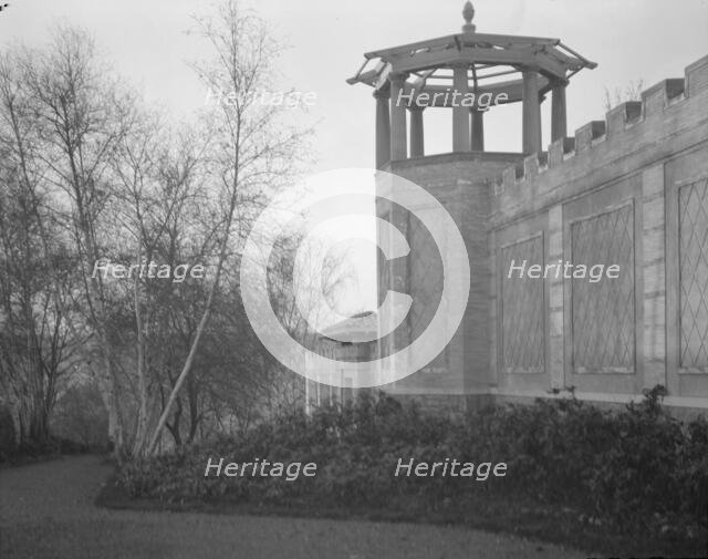 Untermeyer [i.e. Untermyer] garden, 1917 Creator: Arnold Genthe.