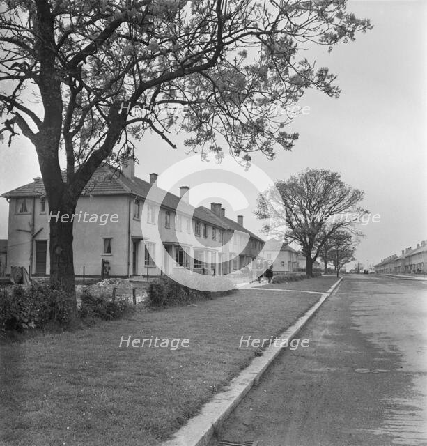 A view looking down a street of Easiform housing in Grimsby, Loncolnshire, 1948.  Creator: John Laing plc.