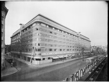 Mount Royal Hotel,  508 - 540 Oxford Street, Marylebone, Westminster, London, mid 20th century. Creator: Herbert Felton.