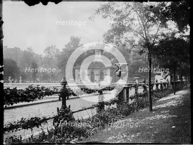 Italian Gardens, Pavilion of The Fountains, Kensington Gardens, Westminster, London, 1906. Creator: Katherine Jean Macfee.