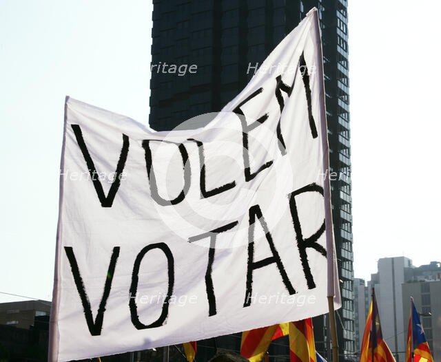 Banner: "Volem votar" (We want to vote), National Day of Catalonia, Barcelona, 11-09-2014.  Creator: LTL.