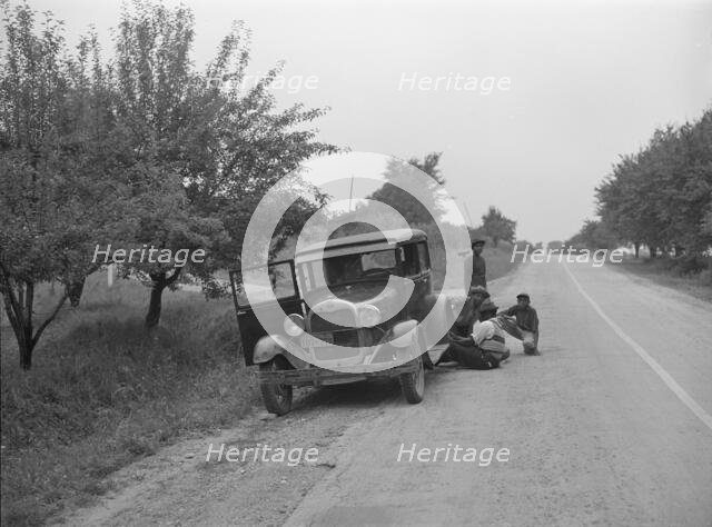 Flood refugees near Memphis, Texas, 1937. Creator: Dorothea Lange.